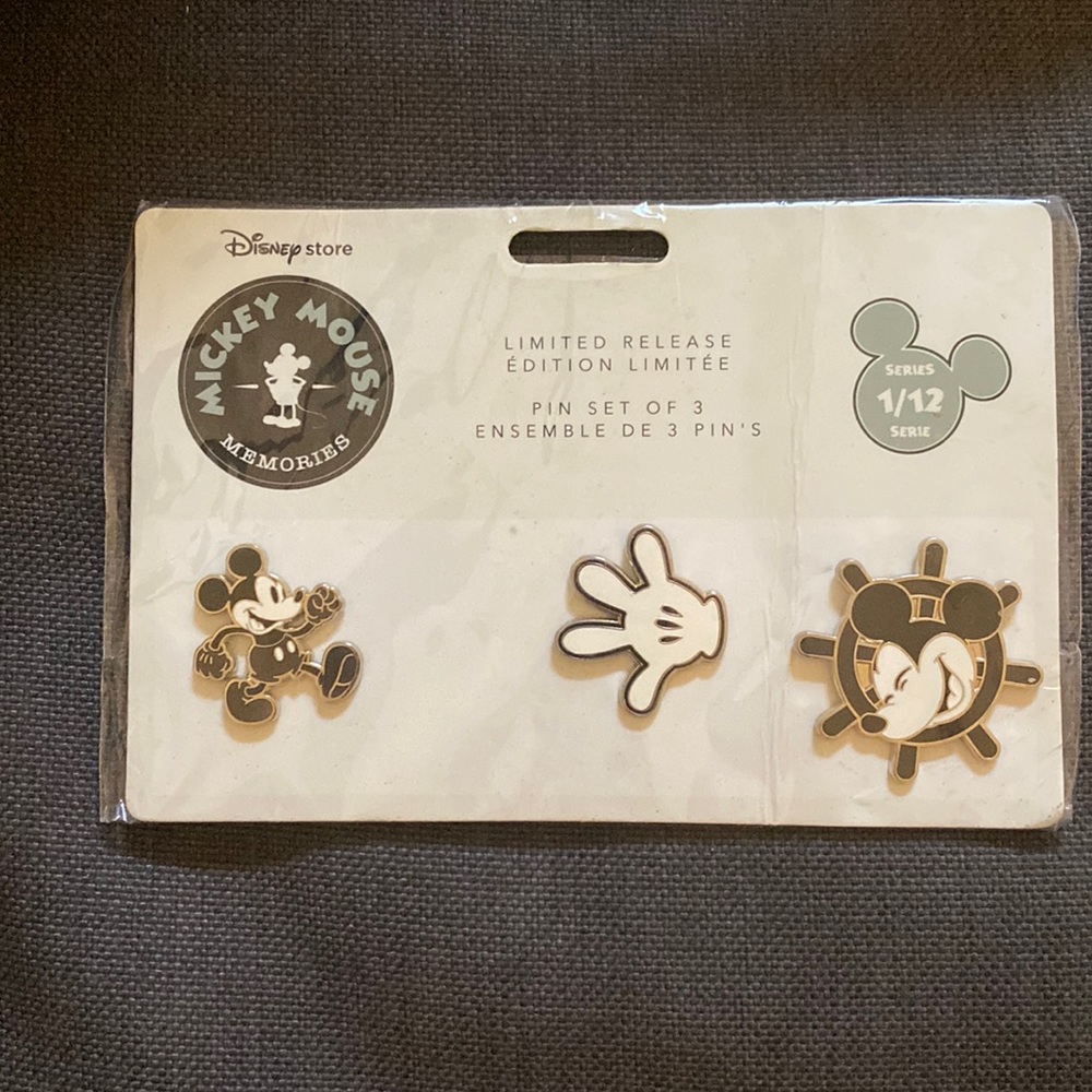 Mickey Memories Limited Edition Pin Set 1/12 Steamboat Willy